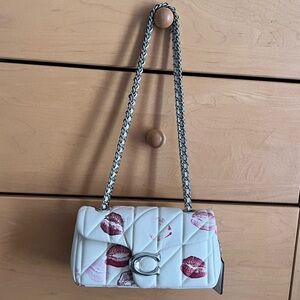 Coach tabby 20 with quilting and lip print